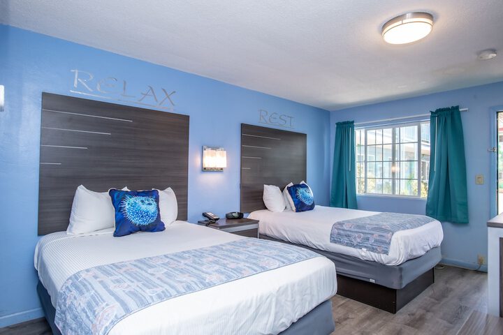 2 Double Beds (12 of 26)
