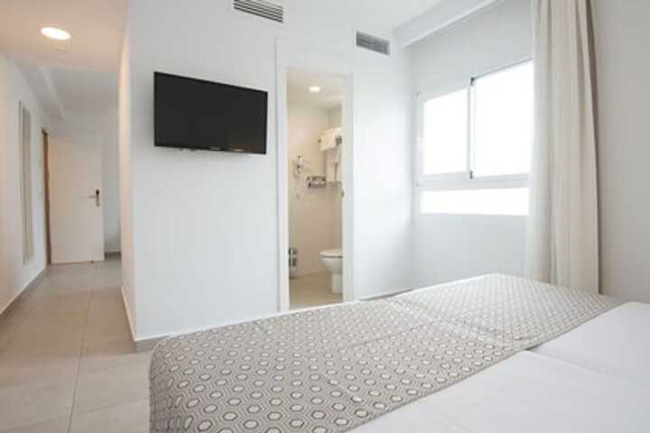 Room 10 of 42