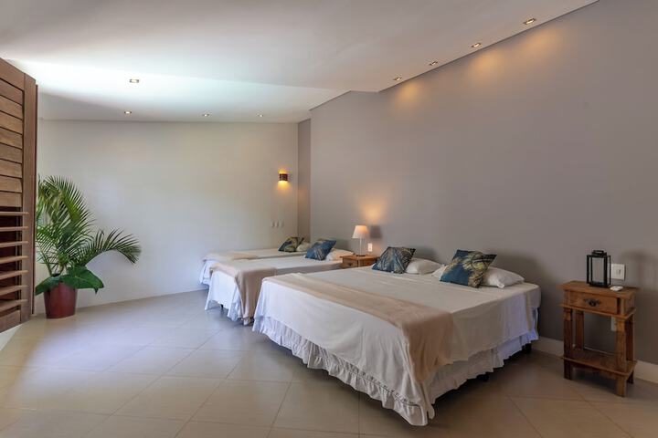 Room 2 of 40