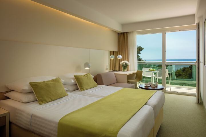 Room 28 of 70