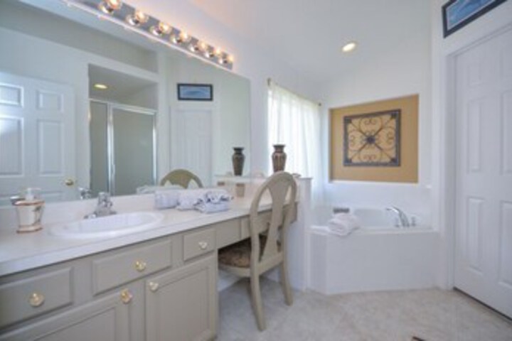 Room 4 of 40
