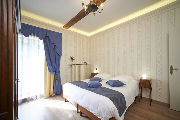 Room 6 of 70