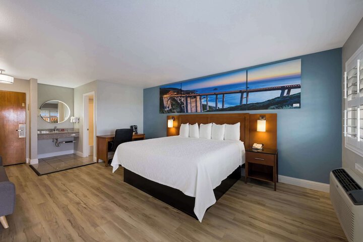 Room 30 of 65