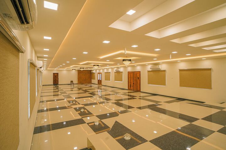 Ballroom/Hall 34 of 52