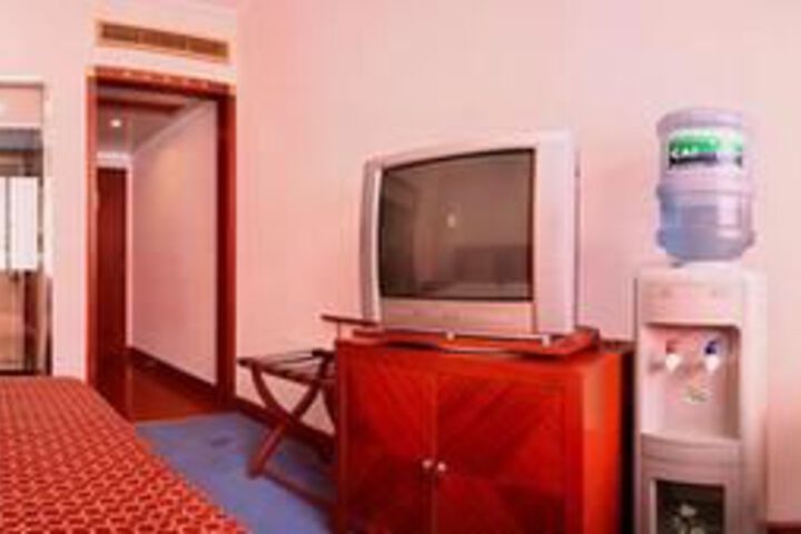 Room 18 of 27