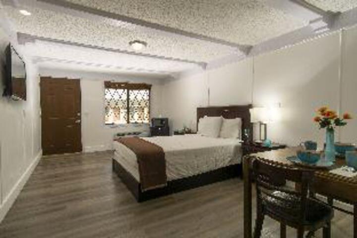 Standard Queen Bed City View (17 of 22)