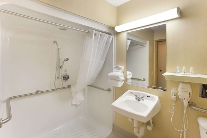 1 Double Bed Accessible (11 of 13)