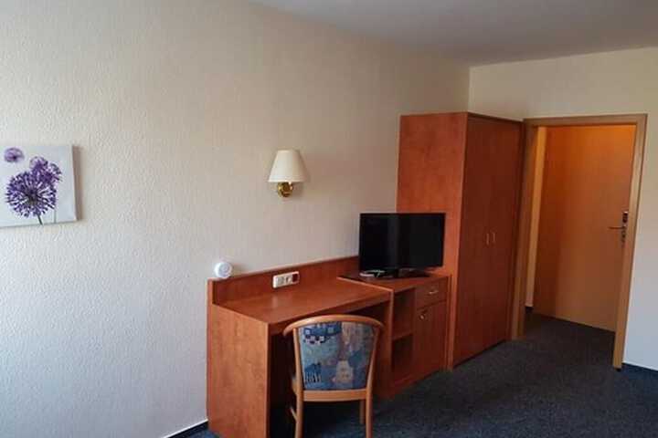 Room 2 of 26