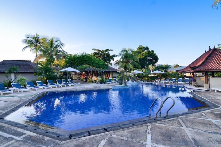 Hotel Pool