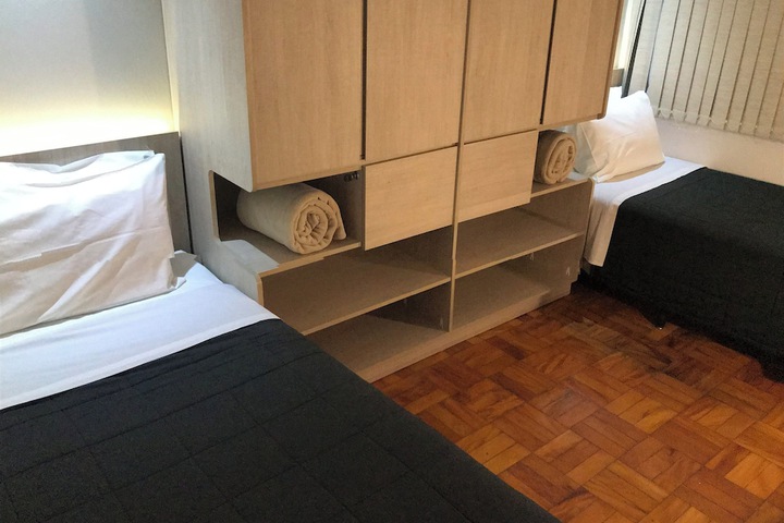 Room 12 of 27
