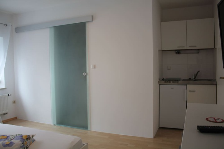 Room 6 of 19