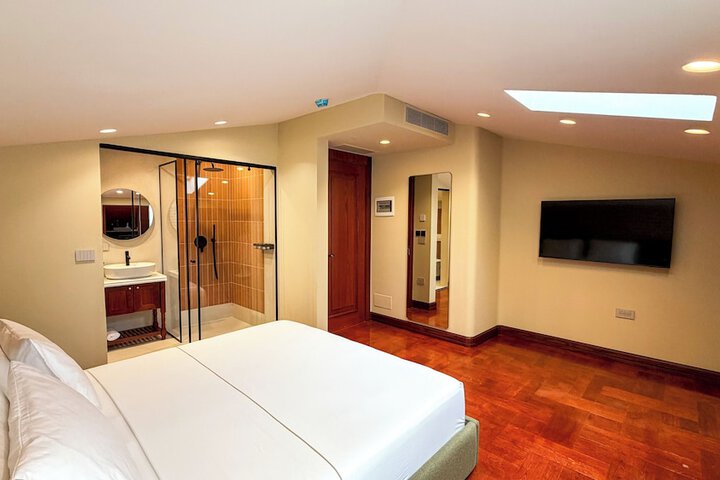Room 27 of 96