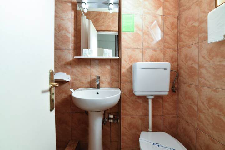 Room 33 of 56