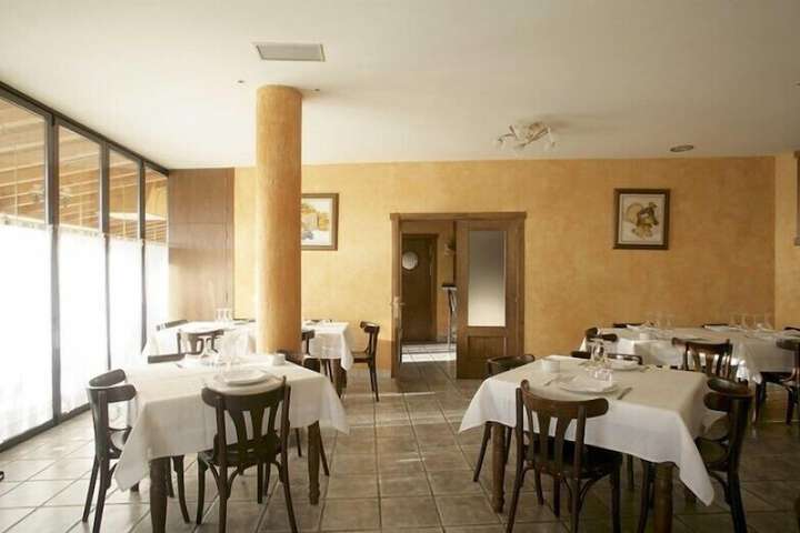 Dining 82 of 97