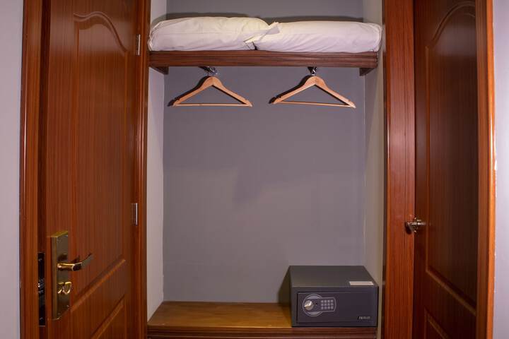Room 8 of 107
