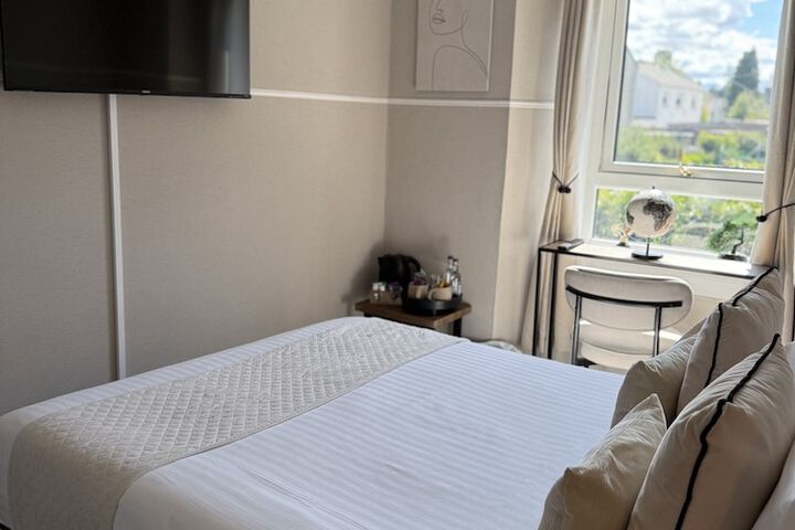 Room 13 of 42