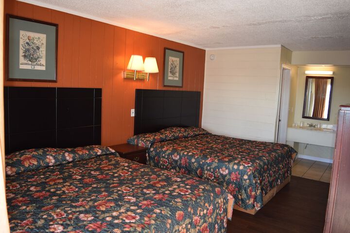 Deluxe 2 King Beds (4 of 6)