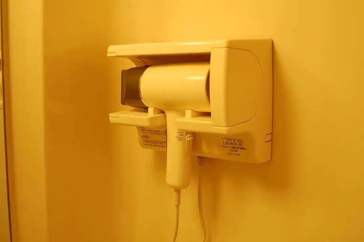 Room 13 of 38