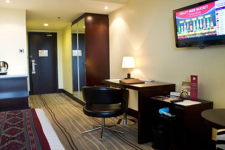Room 25 of 68