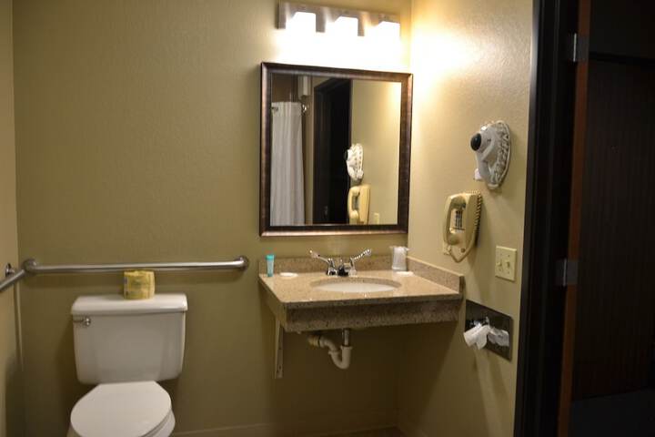 Room 21 of 28