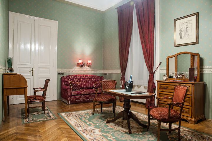 Room 51 of 83
