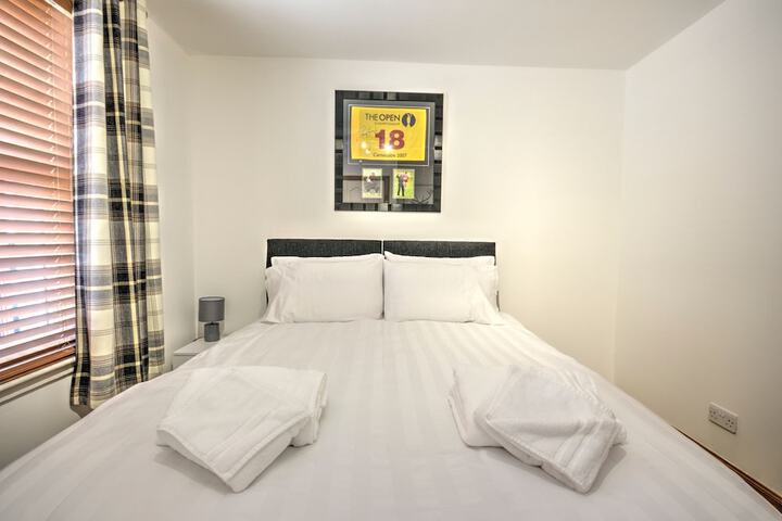 Room 4 of 11