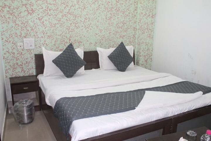 Room 13 of 21
