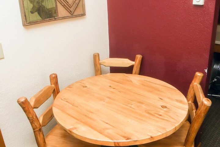 Dining 11 of 14