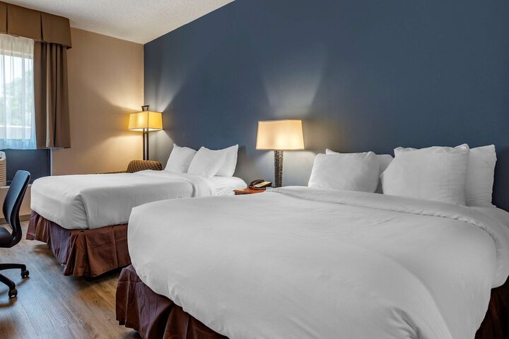 2 Double Beds (14 of 17)