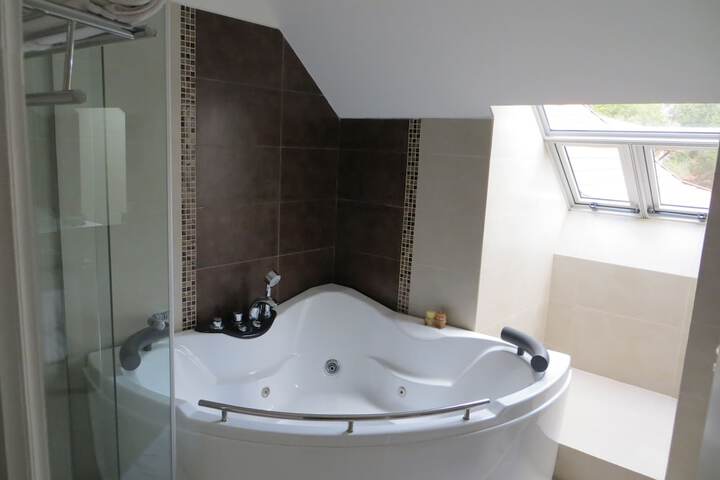 Jetted tub