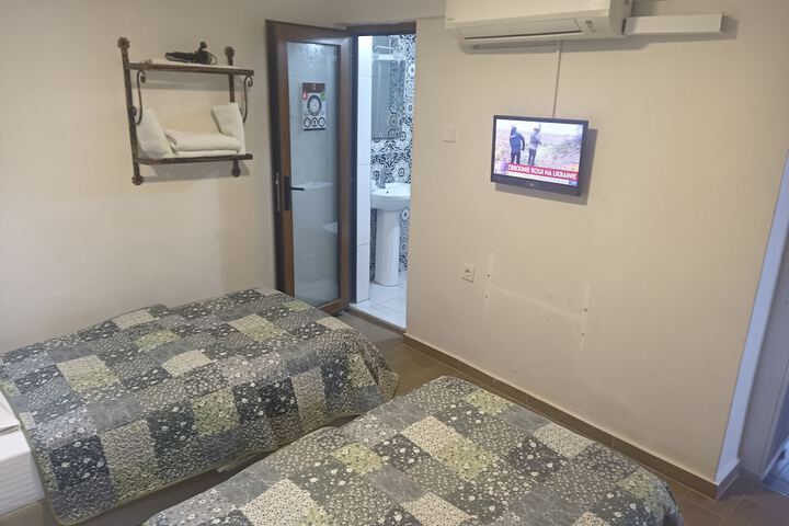 Room 28 of 125