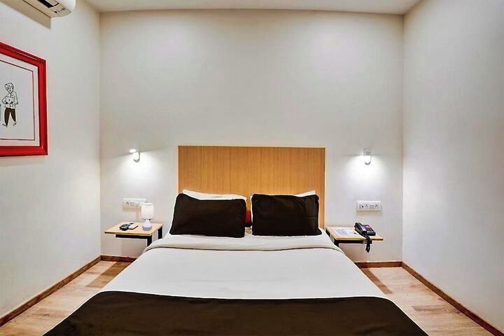 Room 10 of 20