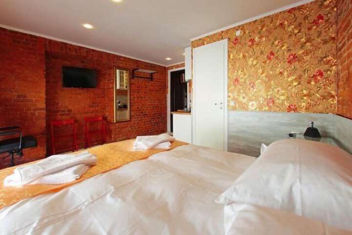 Room 9 of 25