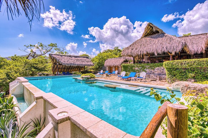 Hotel Pool
