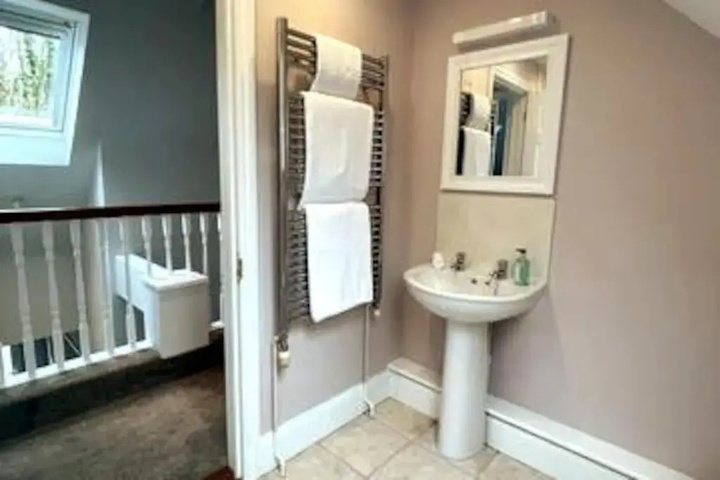 Room 10 of 18