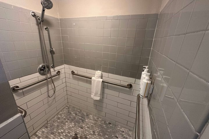Room 22 of 28