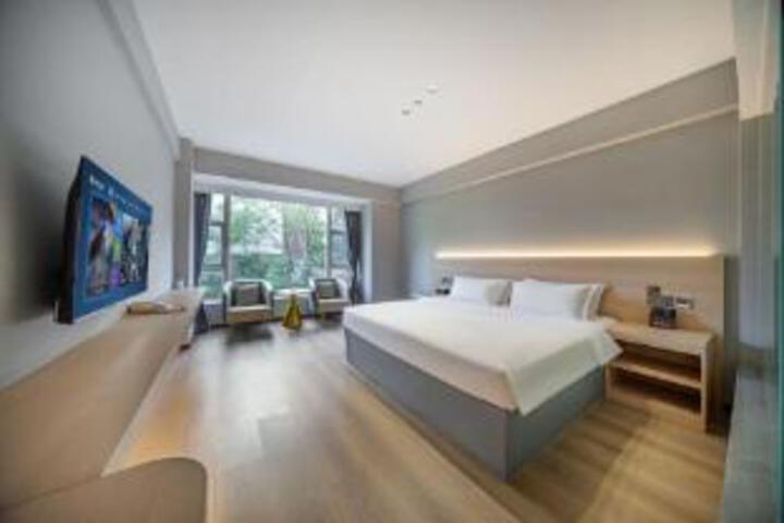 Room 5 of 6