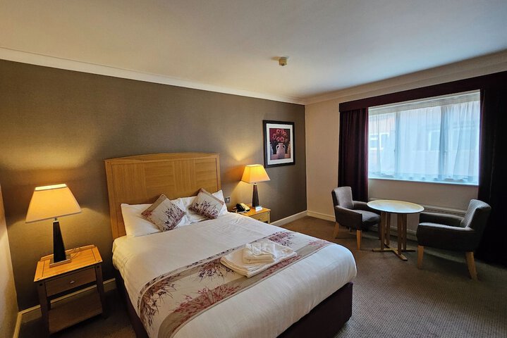 Room 10 of 29