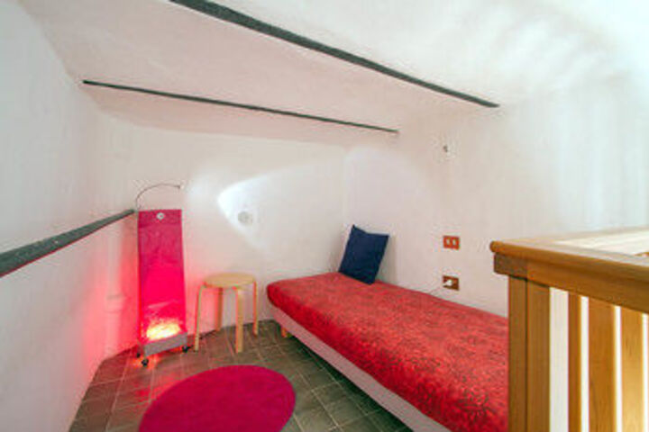 Room 6 of 26