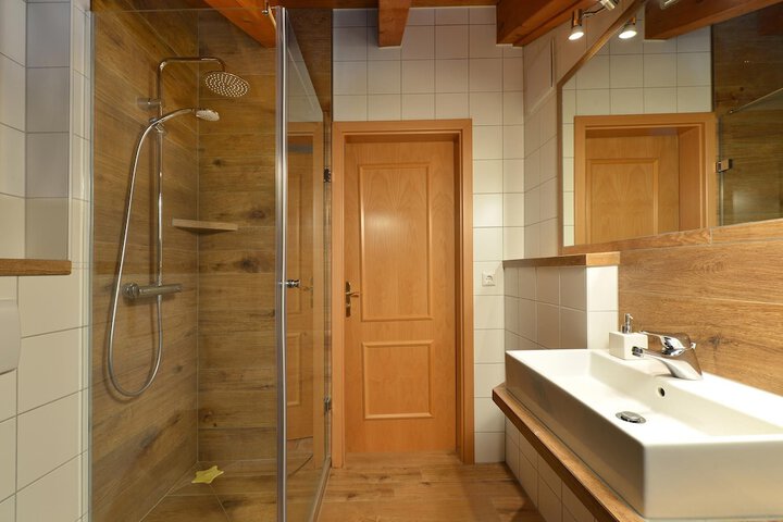 Room 12 of 25