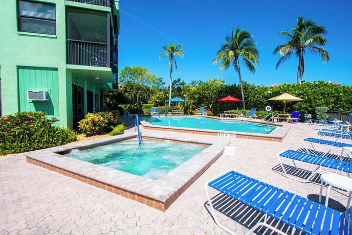 Swimming pool at Bonita Resort and Club