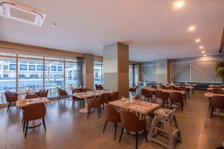 Dining 70 of 103