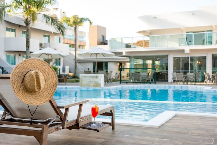 Pool 20 of 44