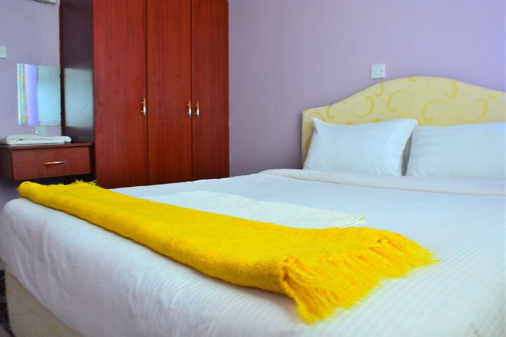 Room 7 of 90