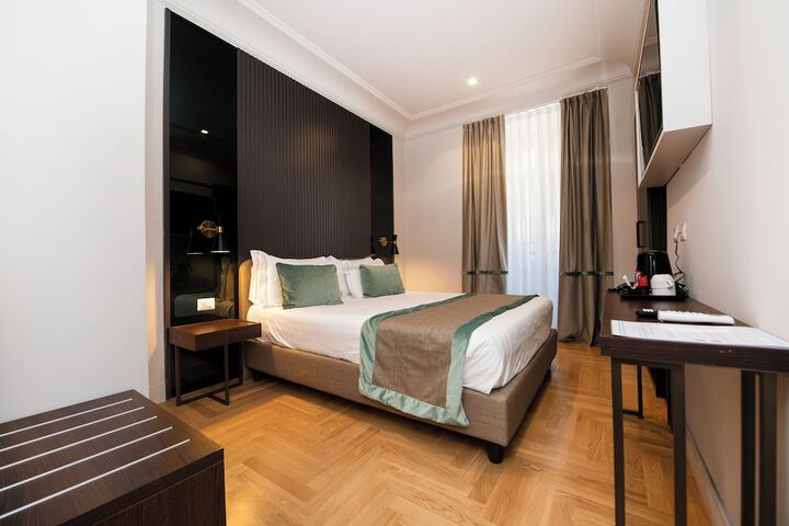 Room 32 of 53