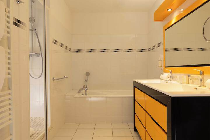 Room 32 of 72