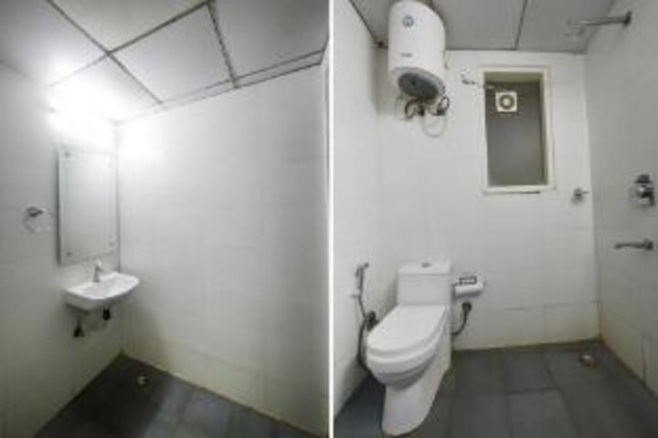 Room 2 of 32