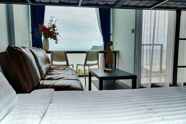 Room 30 of 107
