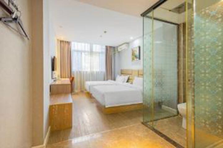 Room 7 of 8