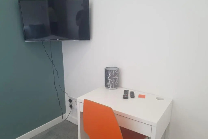 Room 4 of 11